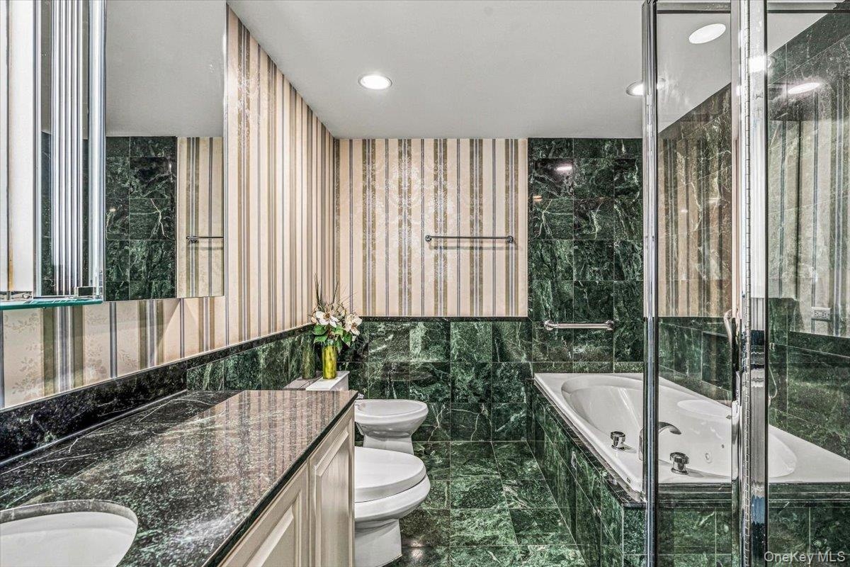 Primary Bathroom En-suite