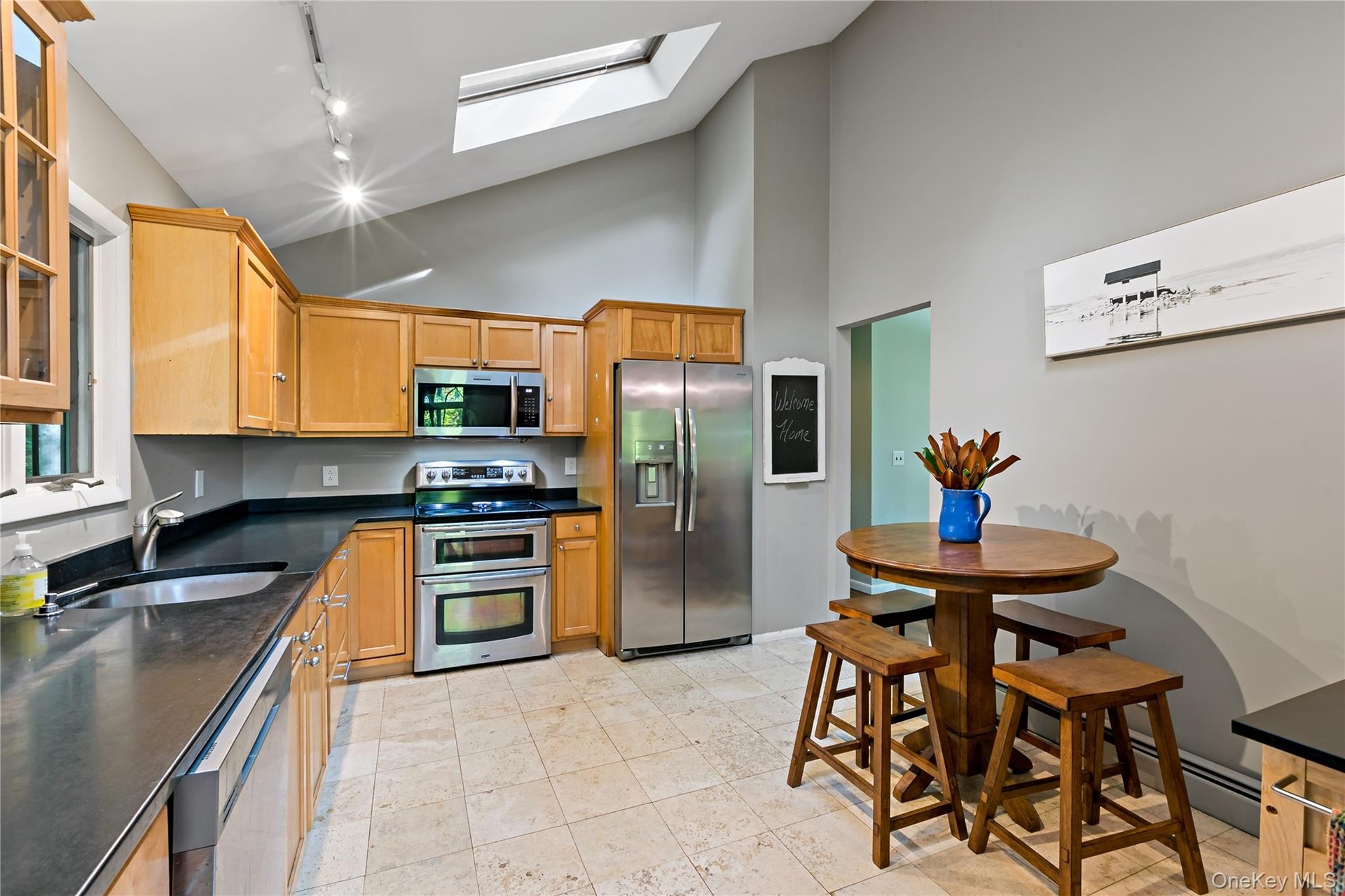 Beautiful skylights allowing gorgeous natural light.