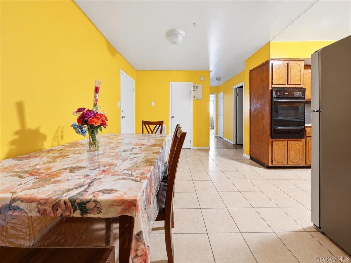 bottom unit dining area