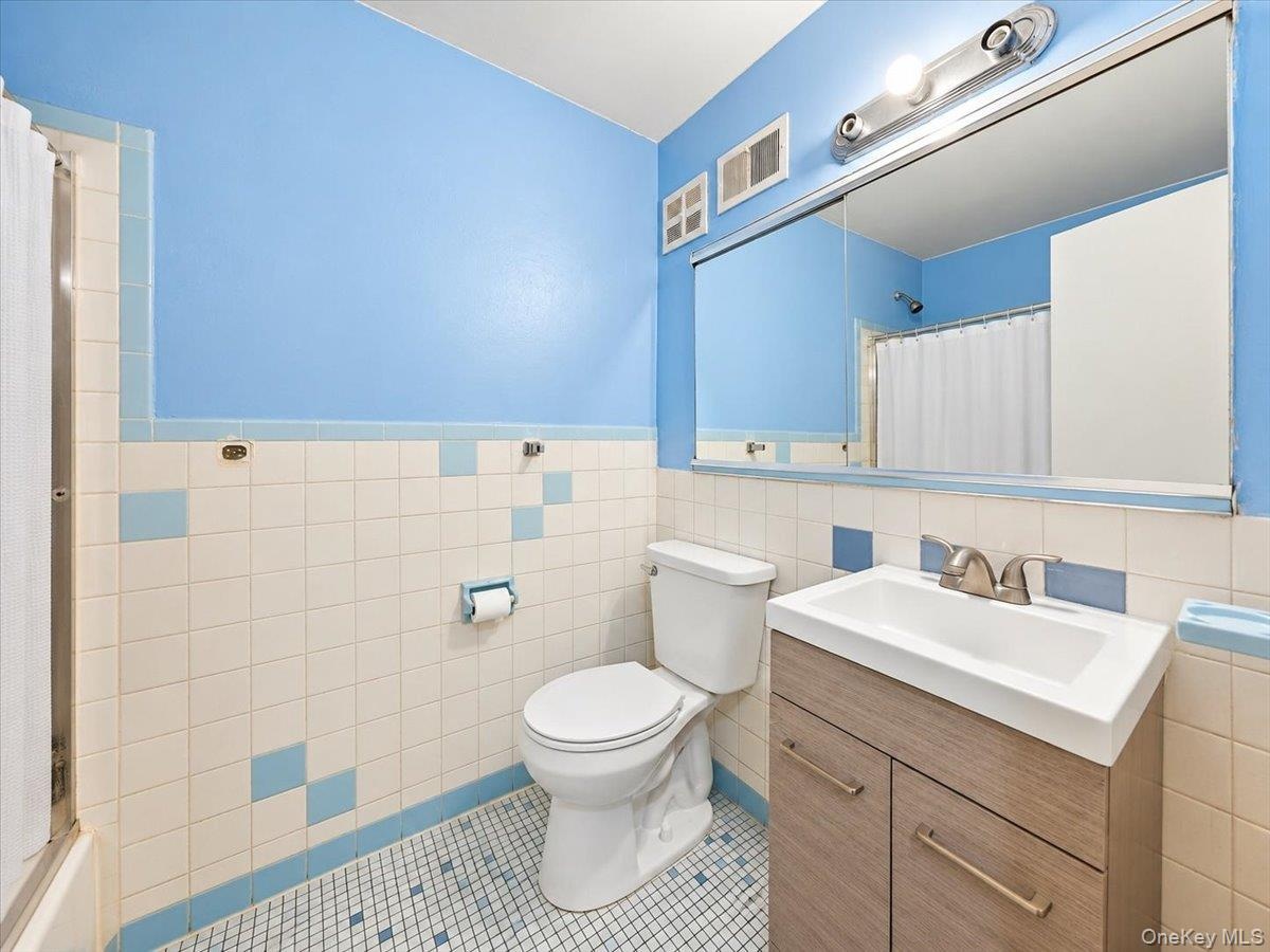 bottom unit bathroom