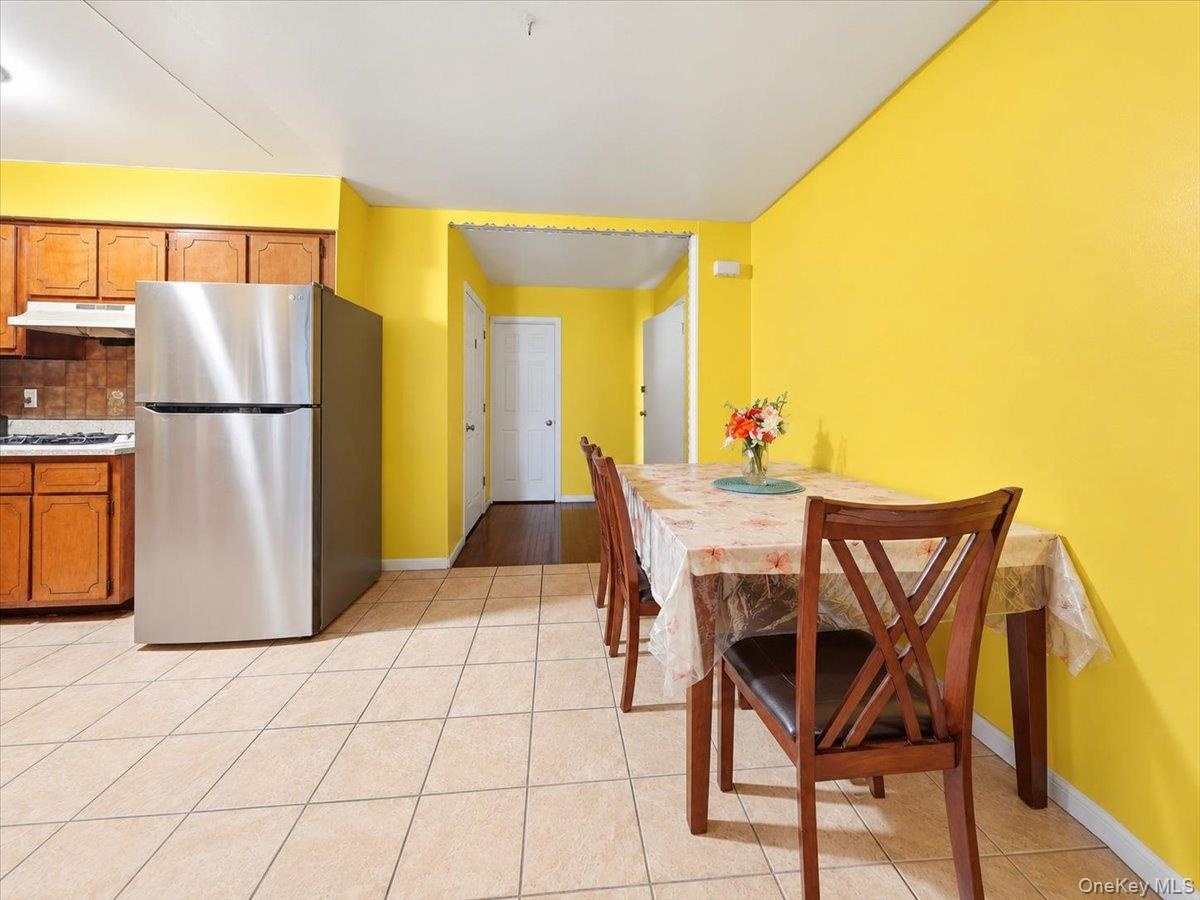 bottom unit dining area