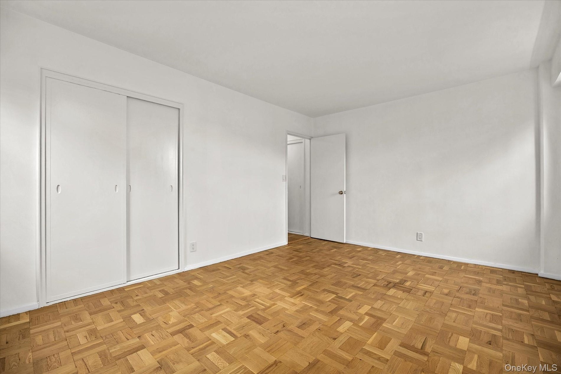Master bedroom+ large closet