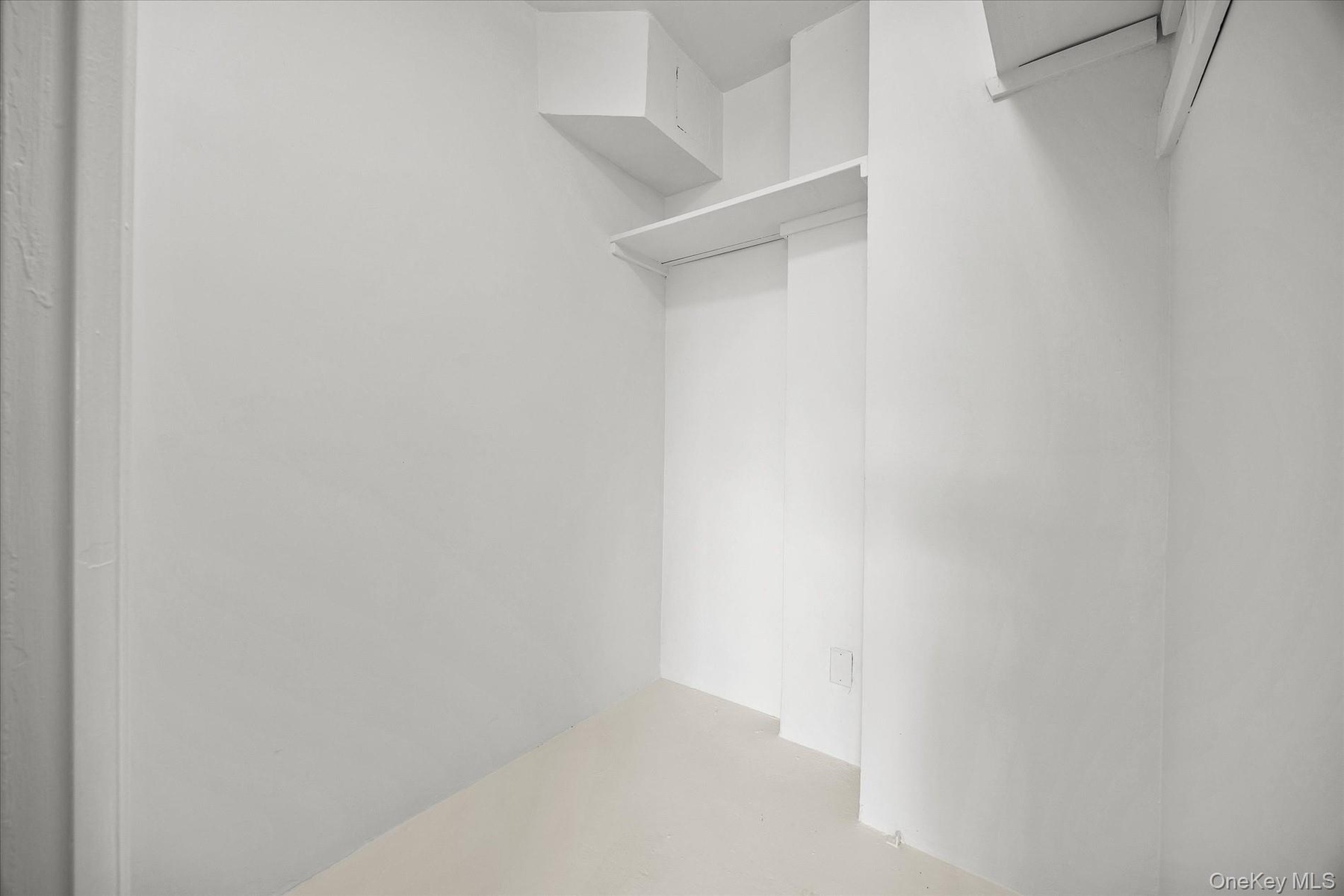 Walk-in-closet by dan