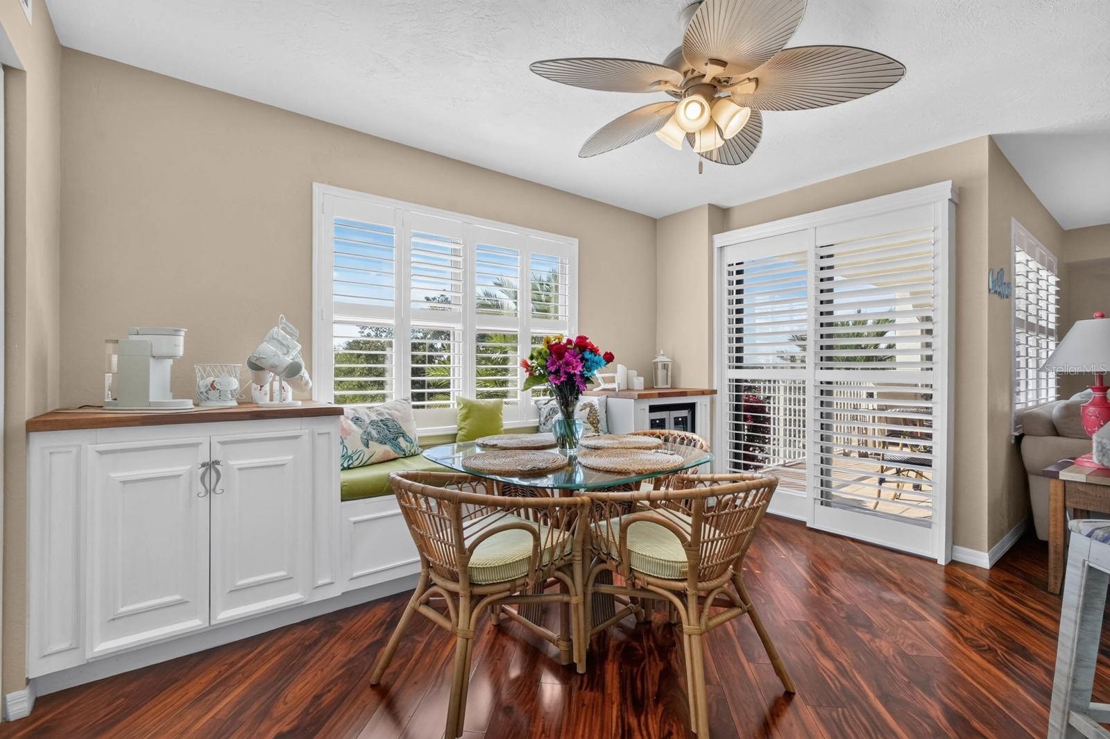 BREAKFAST NOOK