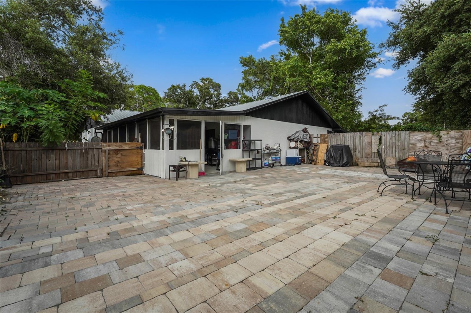 Back patio/yard area unit 4747