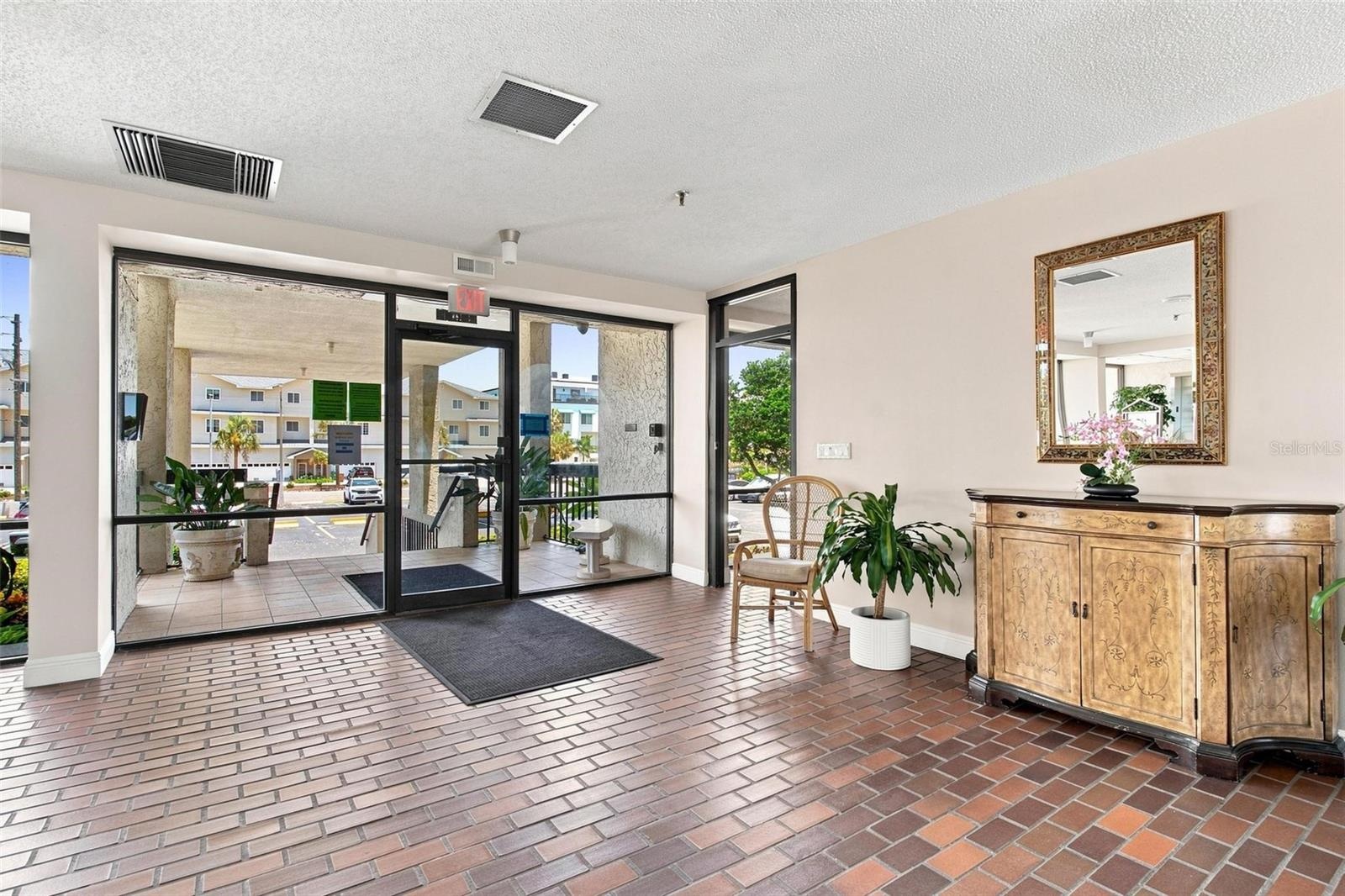 CONDO FEATURES