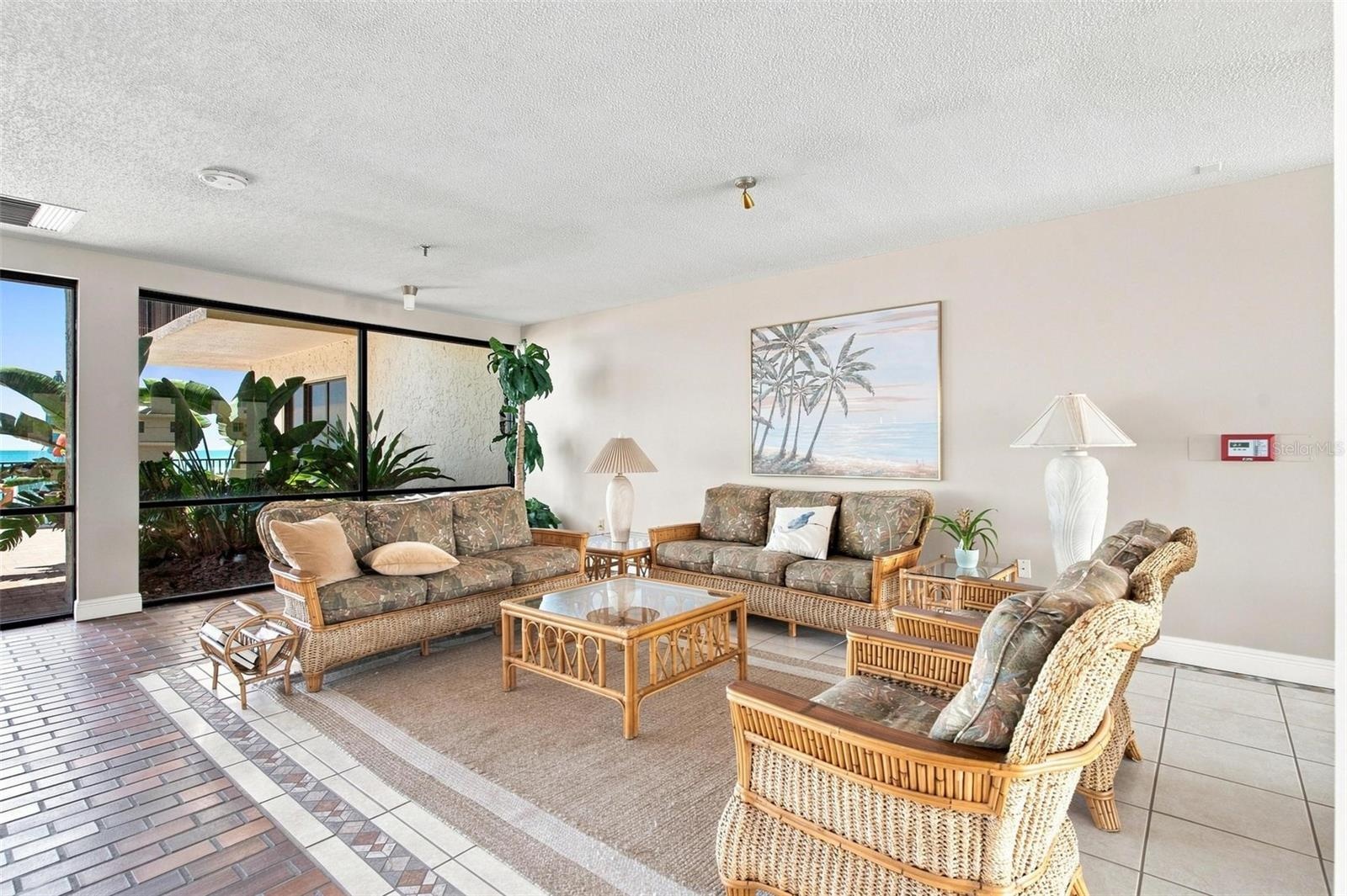 CONDO FEATURES
