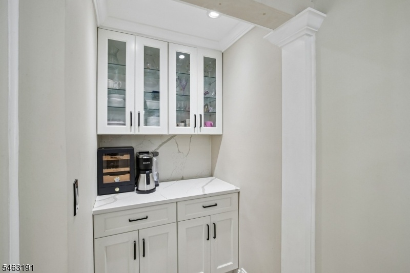 Kitchen/ Butler Pantry