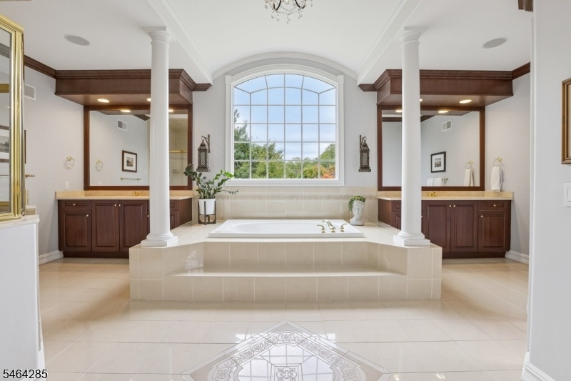 Primary en-suite