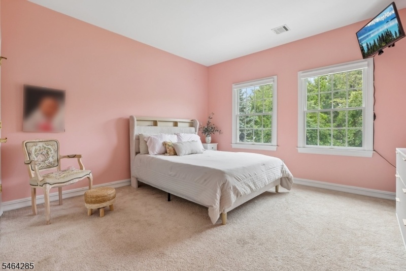 Large secondary bedroom
