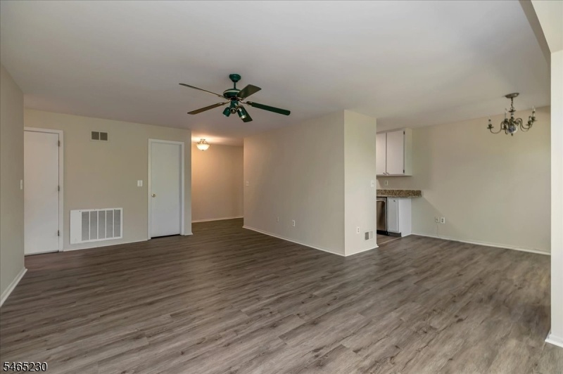 Living Rm/Dining Area
