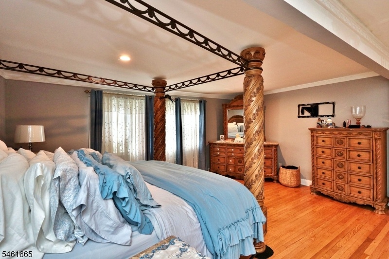 U2 Bedroom Main 2