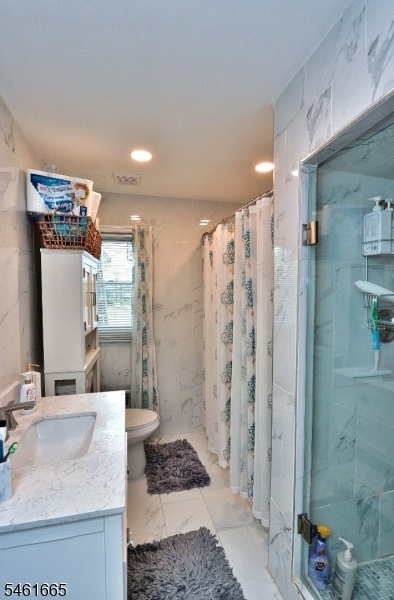 U1 Bathroom Main