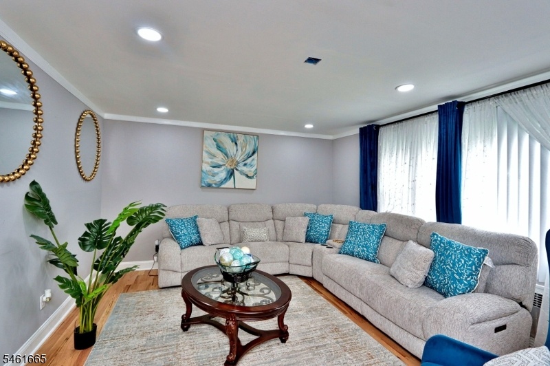 U1 Living Room 1