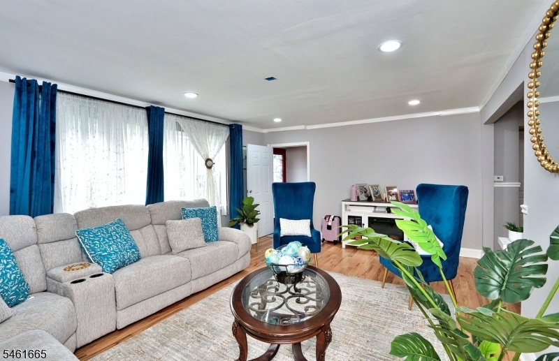 U1 Living Room 2