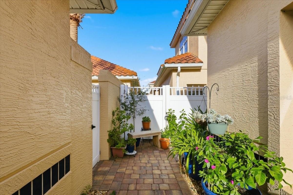 Private side courtyard patio