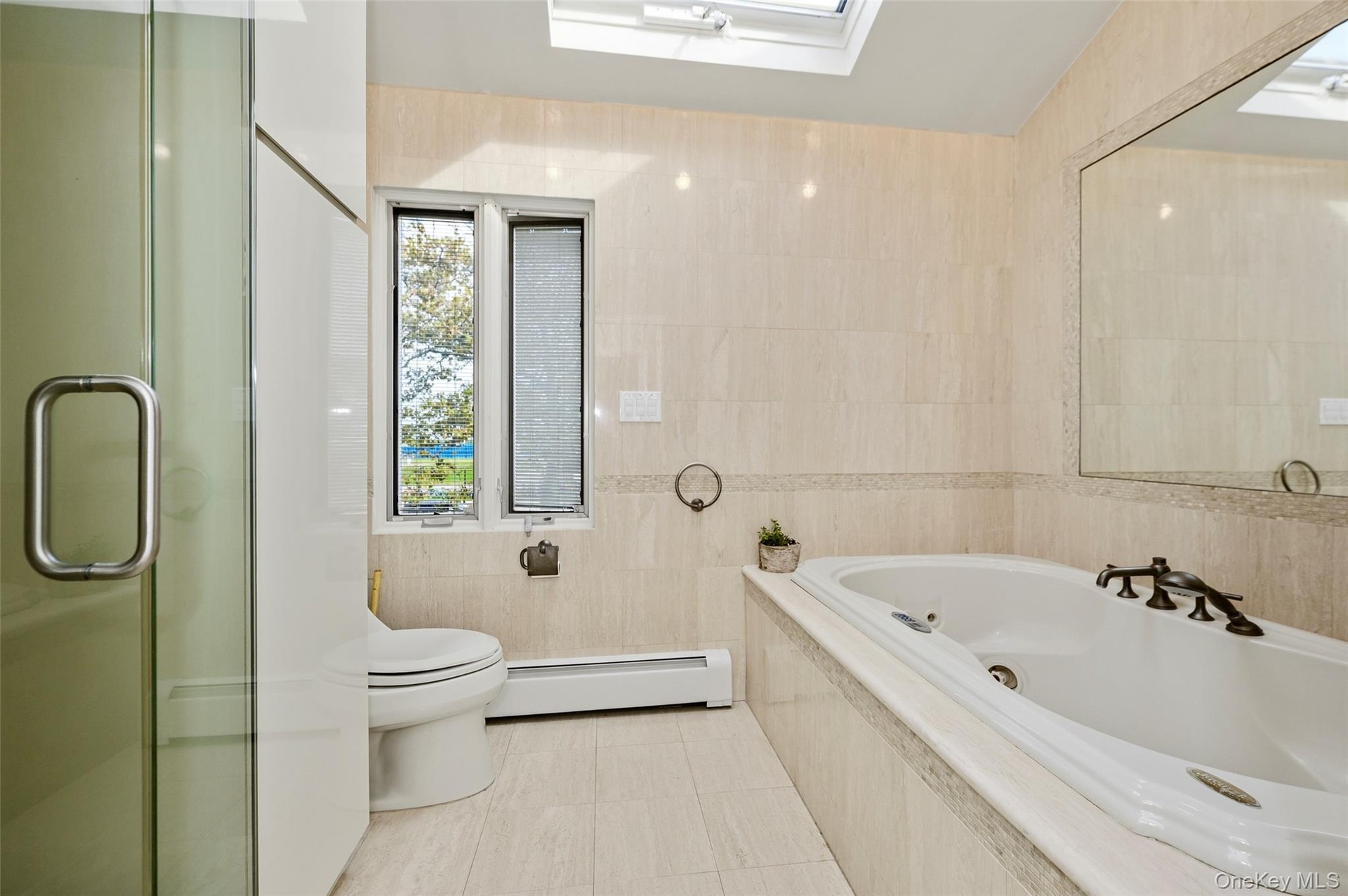 2nd Floor Full Bathroom