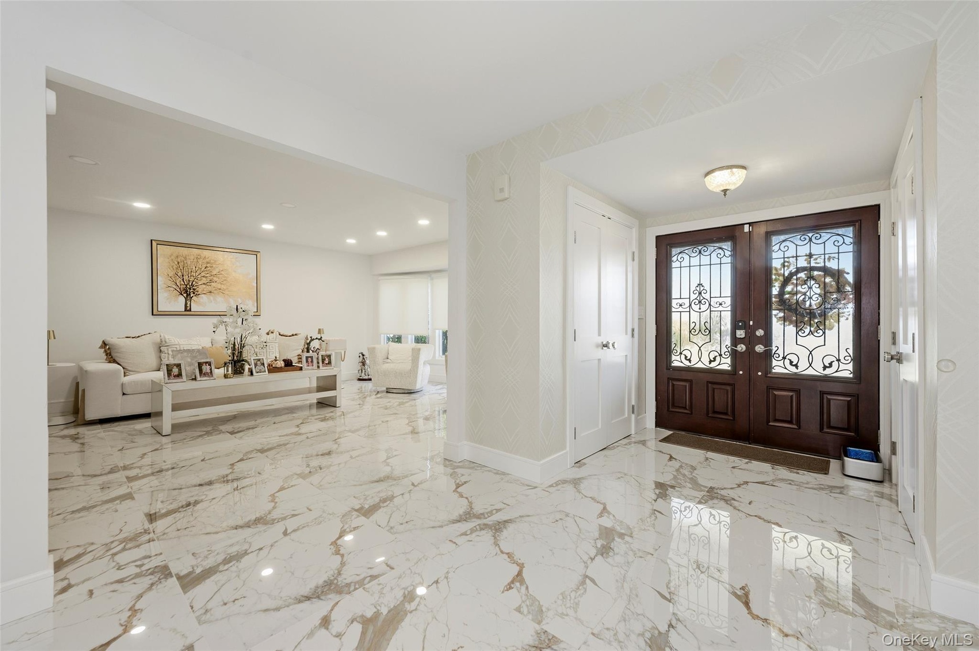 Foyer/Formal Living Room