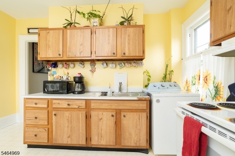 ADDITIONAL KITCHEN VIEW