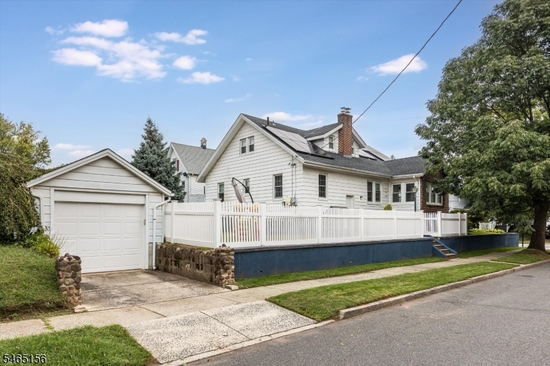 Detached garage