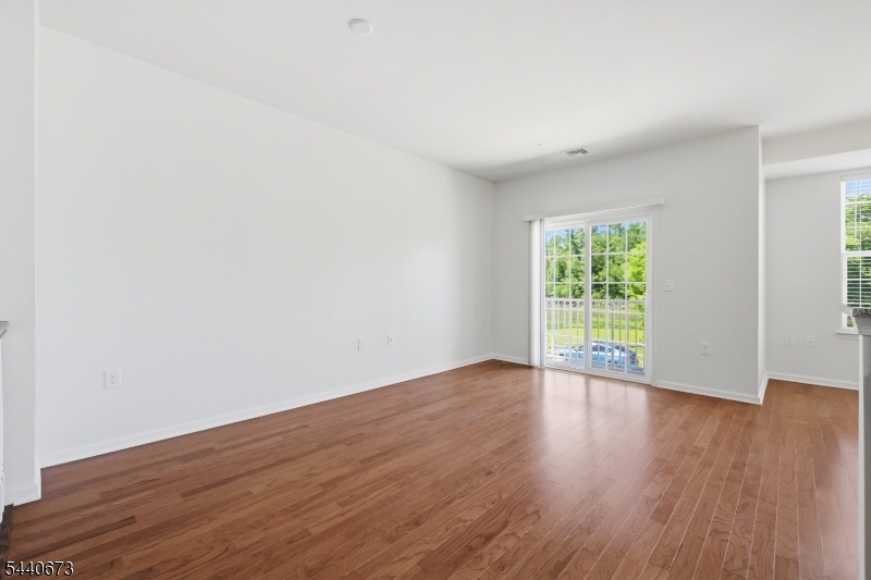 Open LRM/Dining Area w Balcony