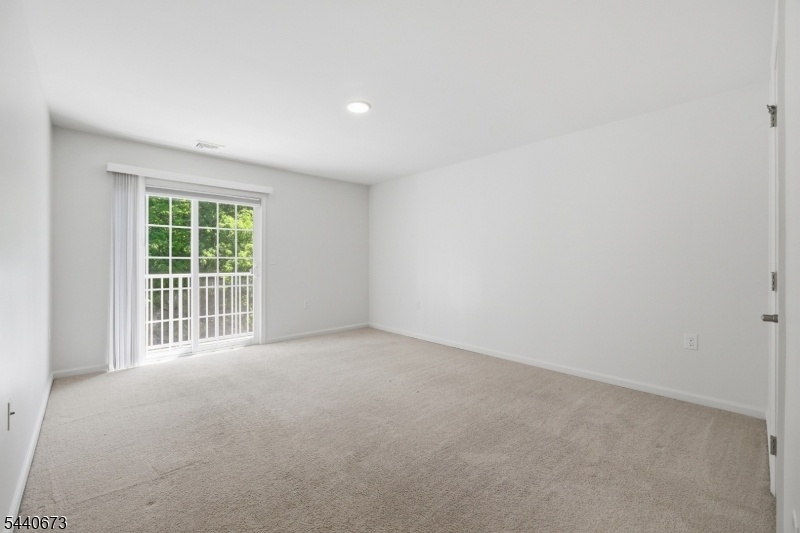 Bedroom w Balcony