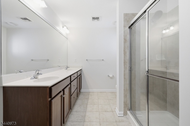 Primary w Shower