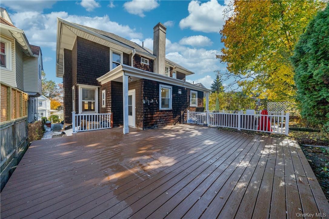 Eat in Kitchen walks out to the ginormous TREX deck for lots of outdoor enjoyment.  Close to shops, many restaurants and Farmer's market too!