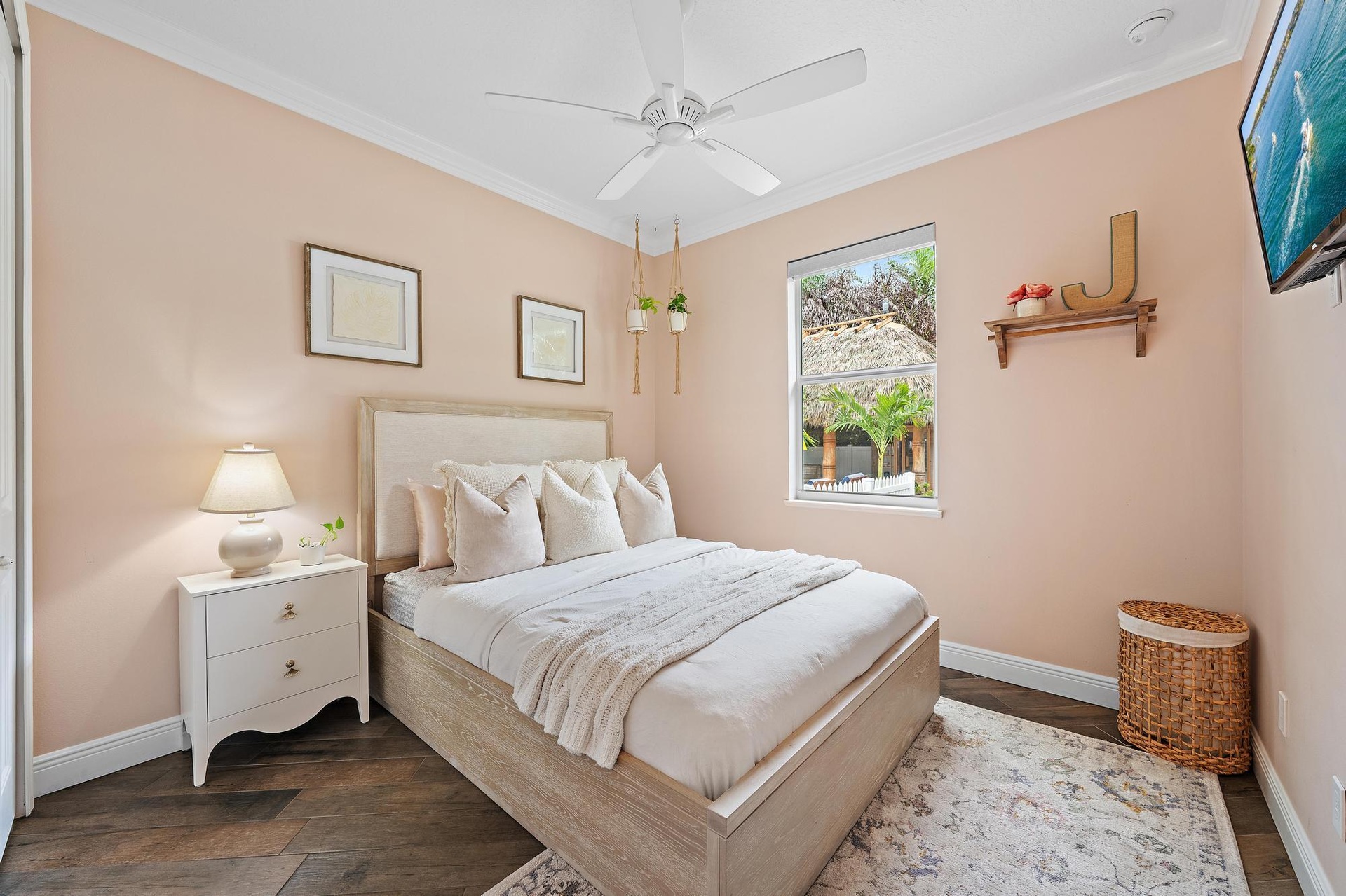 Another Queen Bed, TV and a stunning view of the back yard + Tiki Hut!