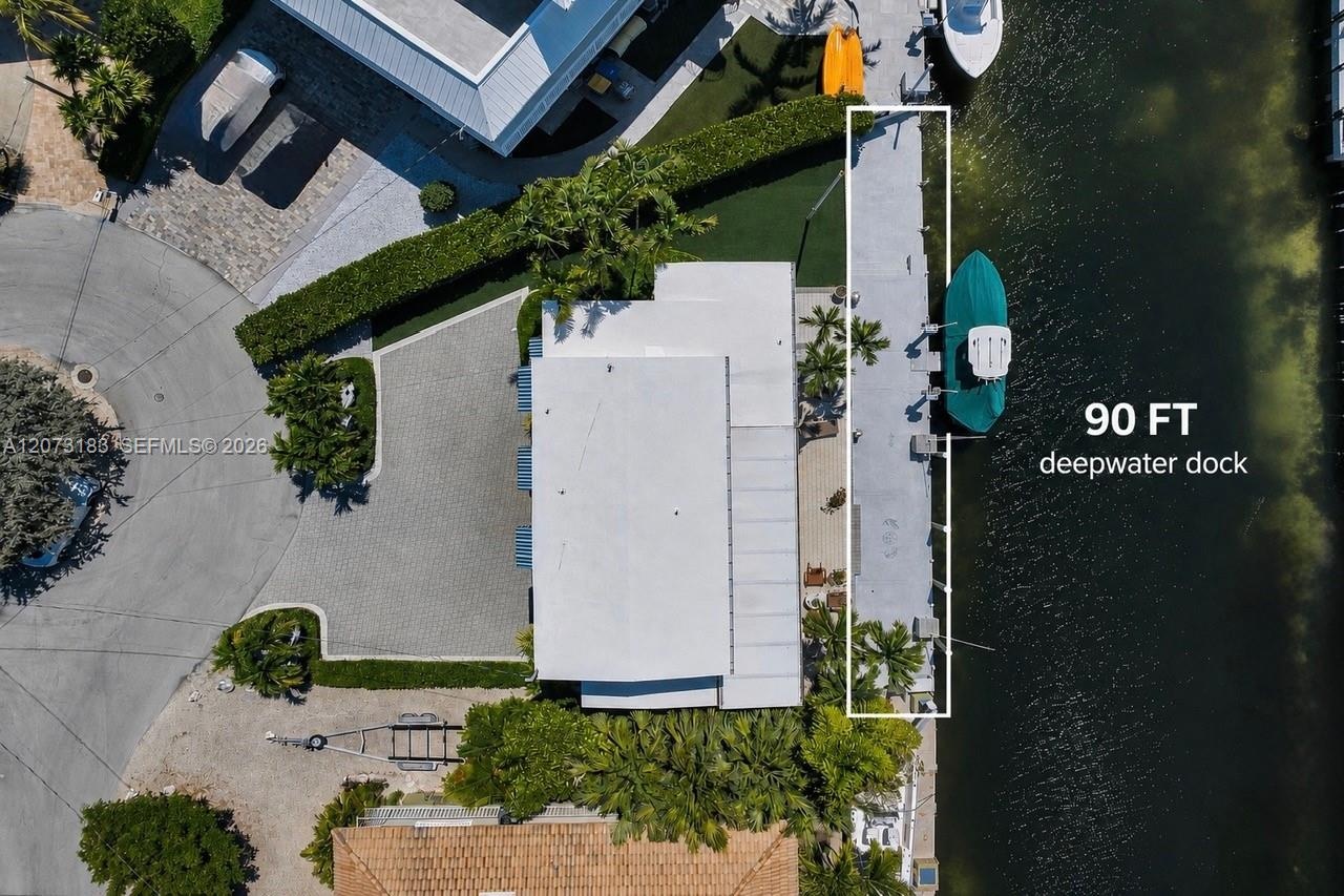 Large driveway and extra large dock space