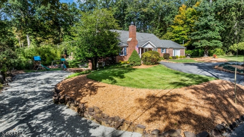 2nd Driveway to Garage
