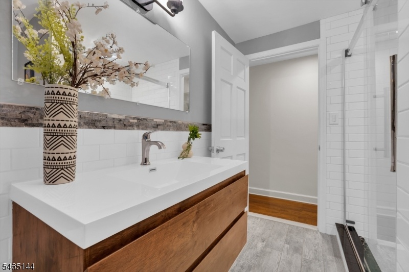 1st Fl Full Bath