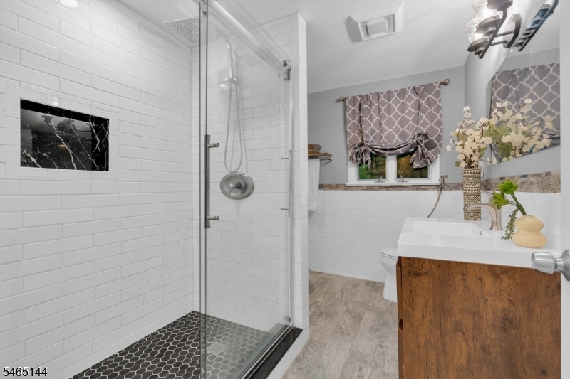 1st Fl Full Bath