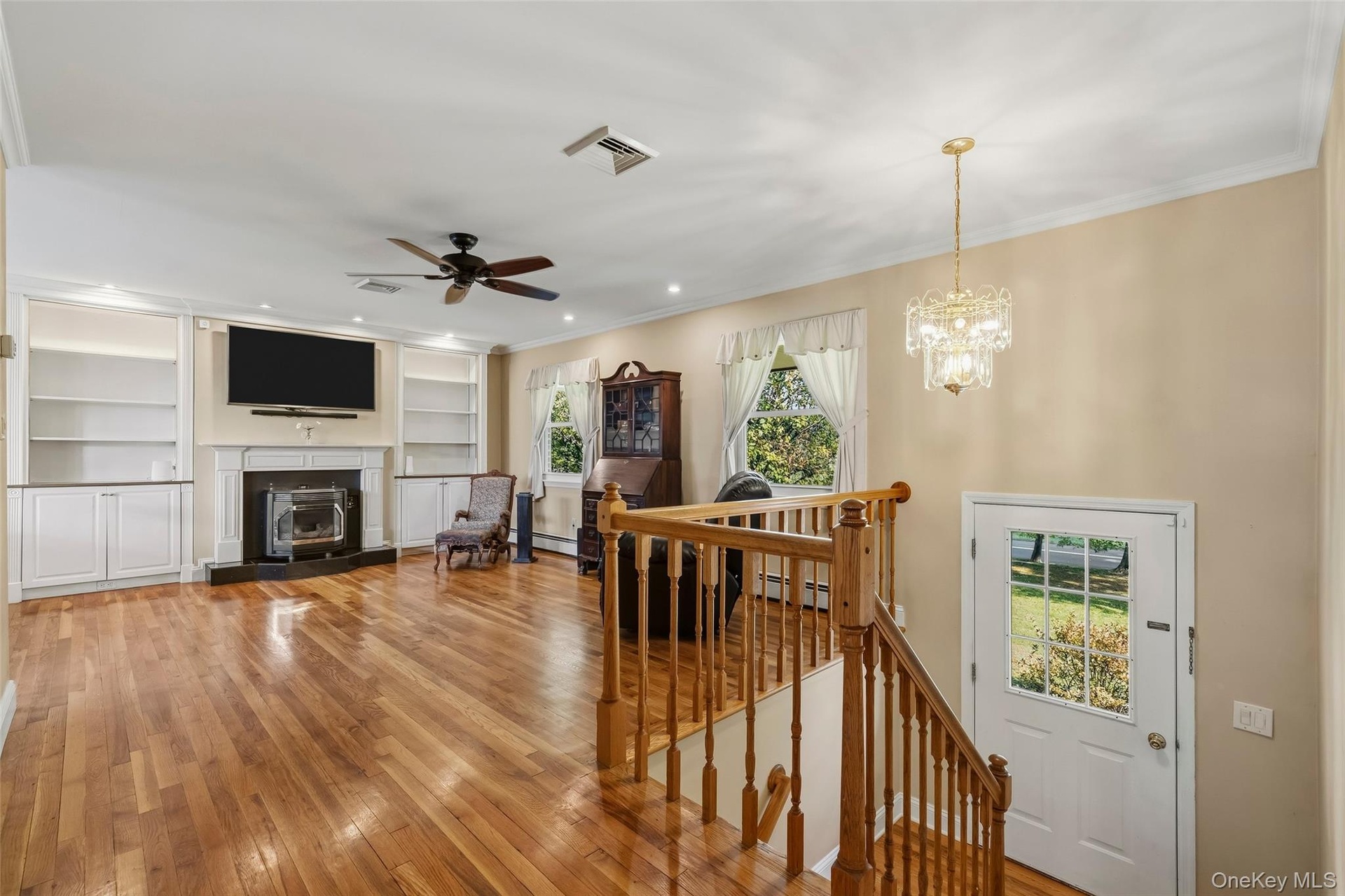 Hardwood floors, crown molding, custom built-ins