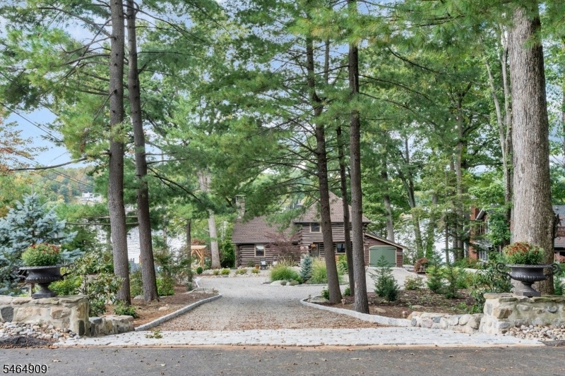 Stone pillar entry