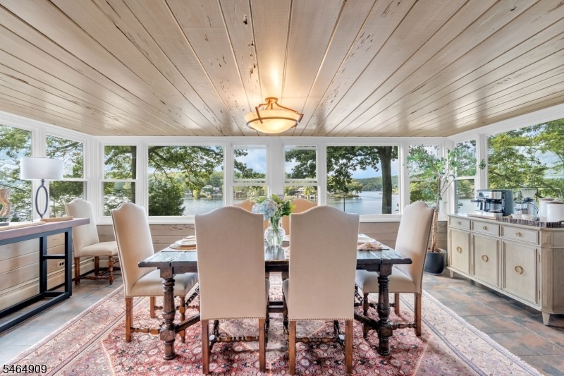 Lakefront Bonus Rm
