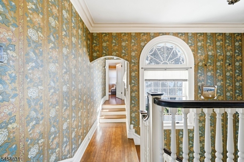 2ND FLOOR HALL WAY