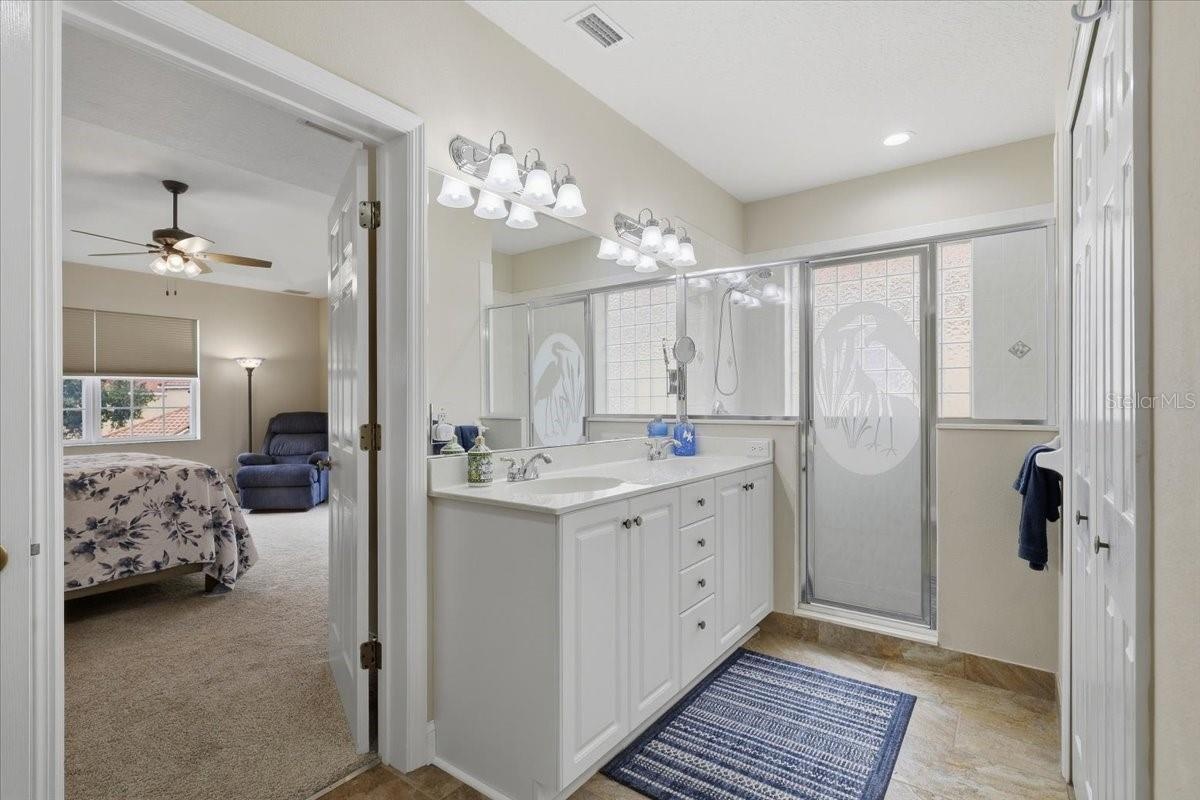 En-suite luxury bath