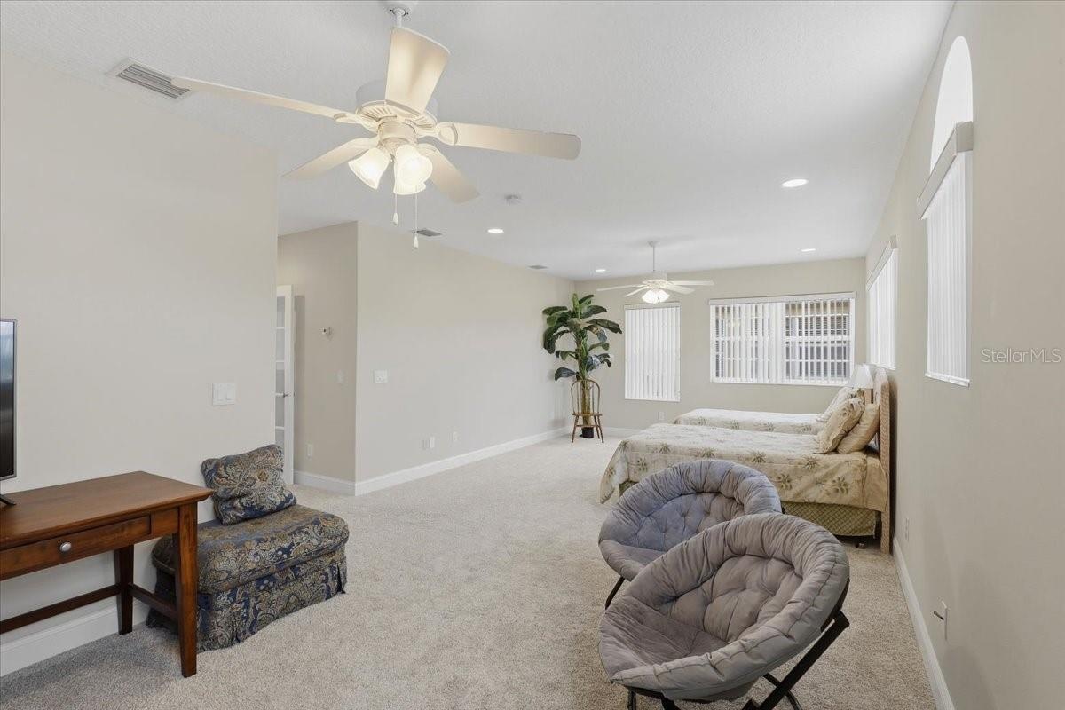Humongous 3rd bedroom which could be split in to 2 rooms