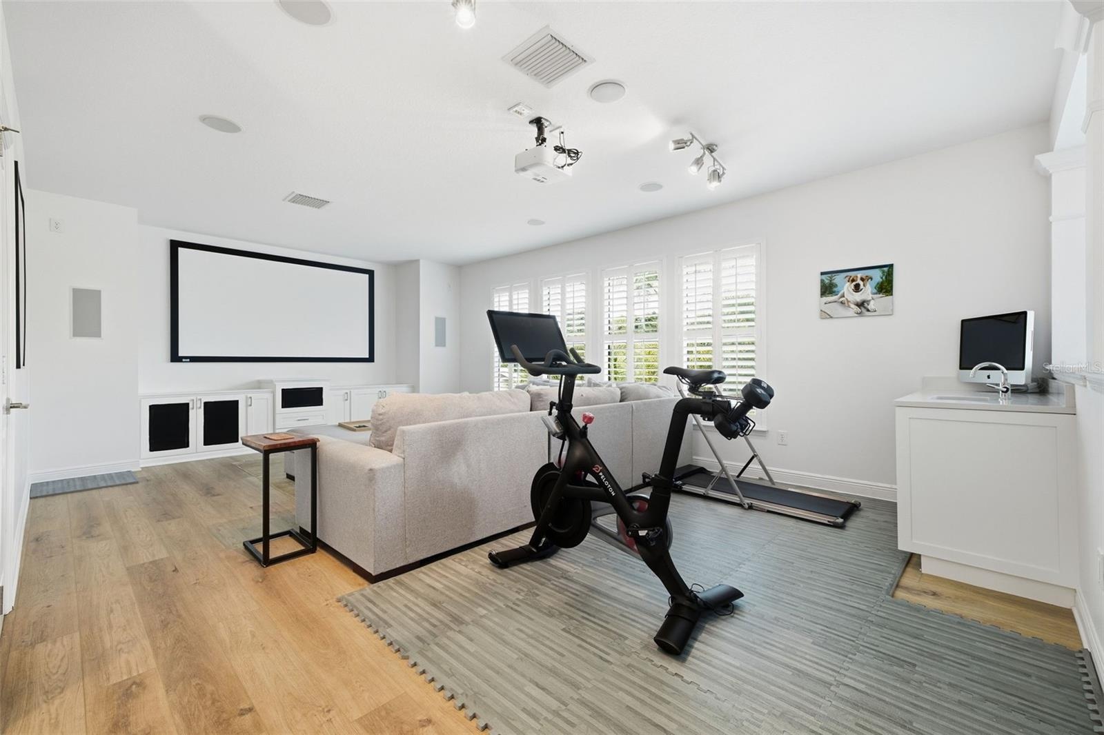 You could even enclose this space to make an additional bedroom