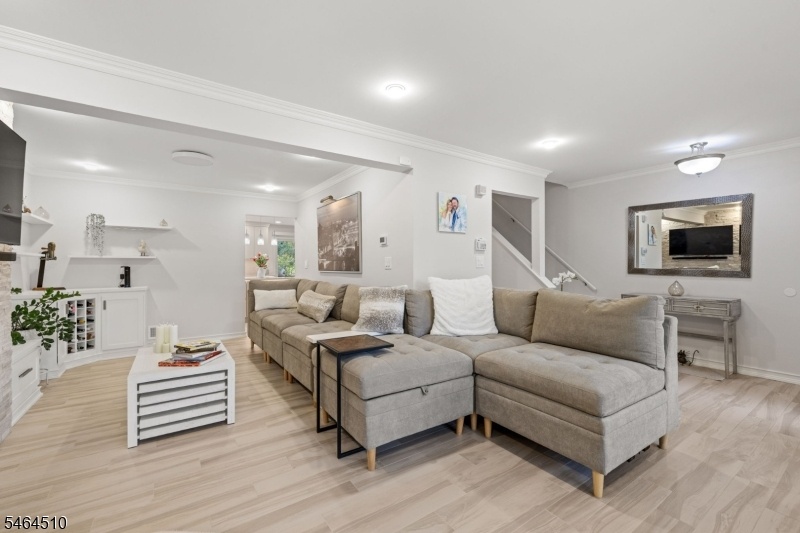 Living room/dining room