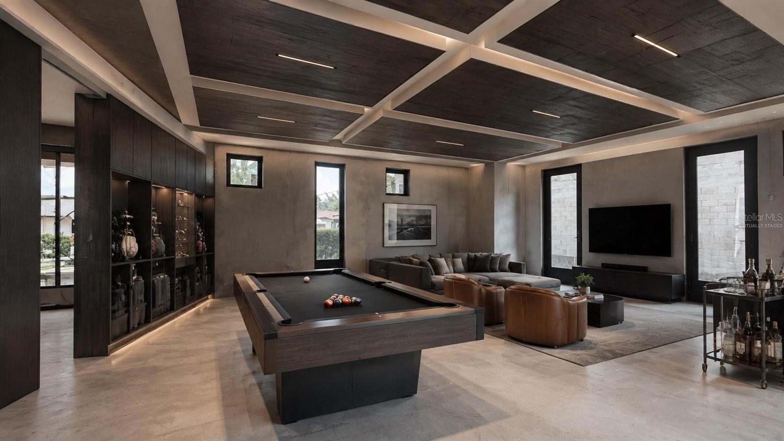 Mancave, virtually staged