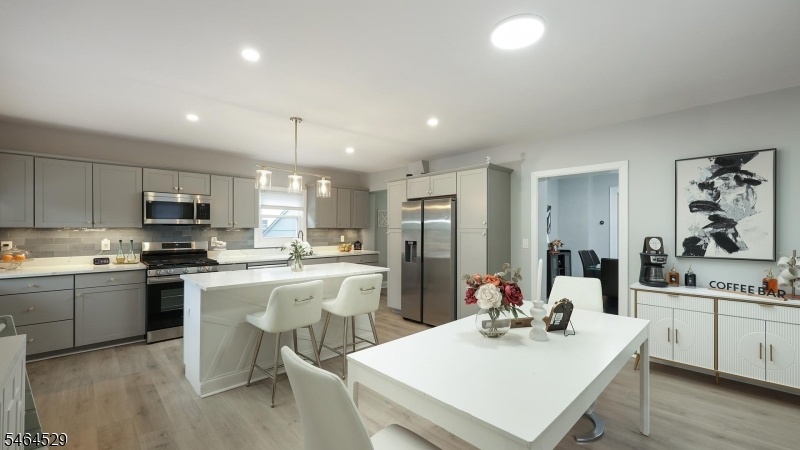Breakfast/Kitchen