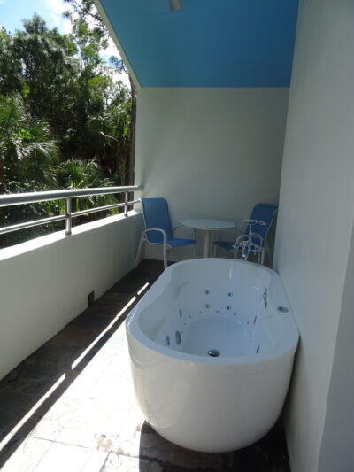 Queens Suite spa tub on the East balcony.
