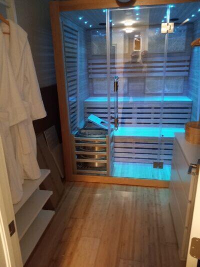 Sauna in the Royal en suite