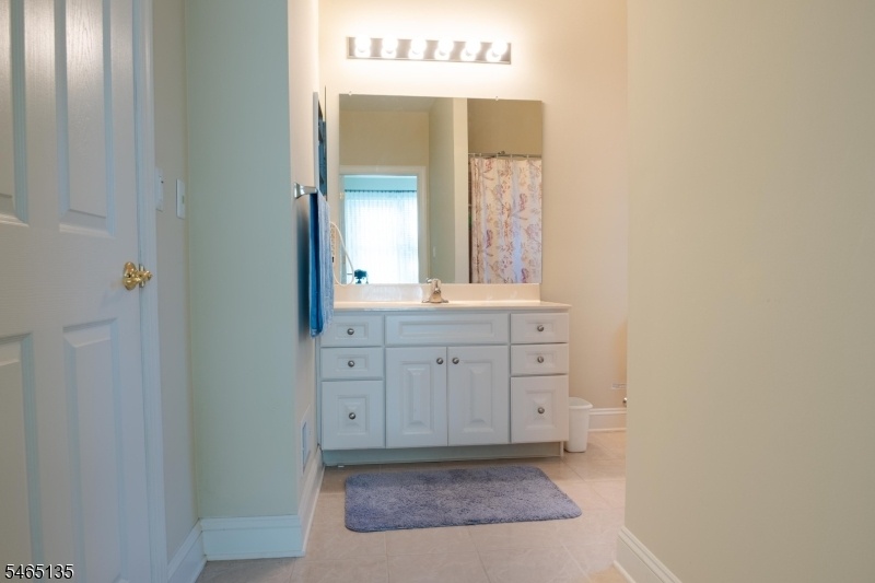2nd Bathroom V1