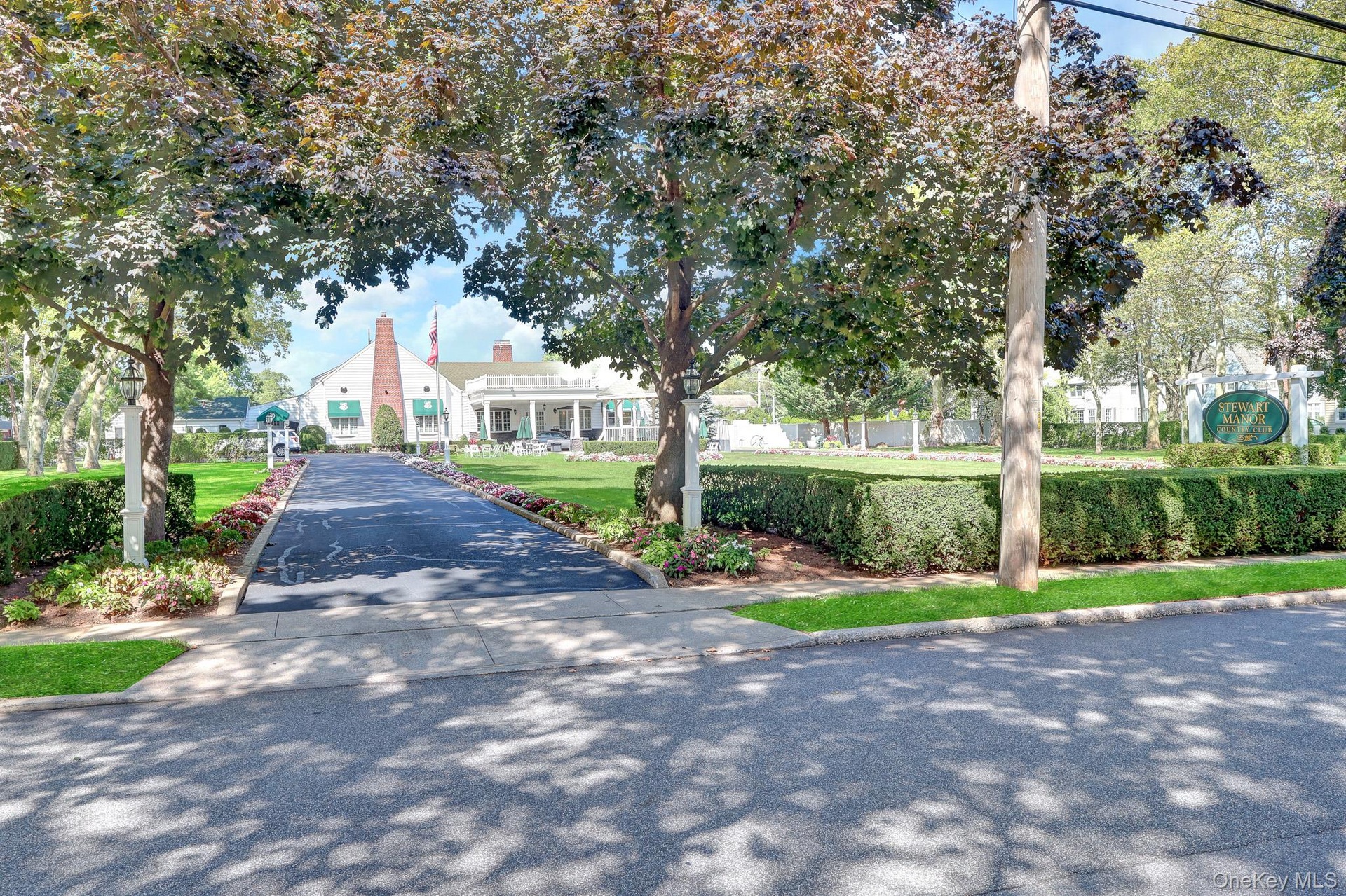 Stewart Manor Country Club - Street View