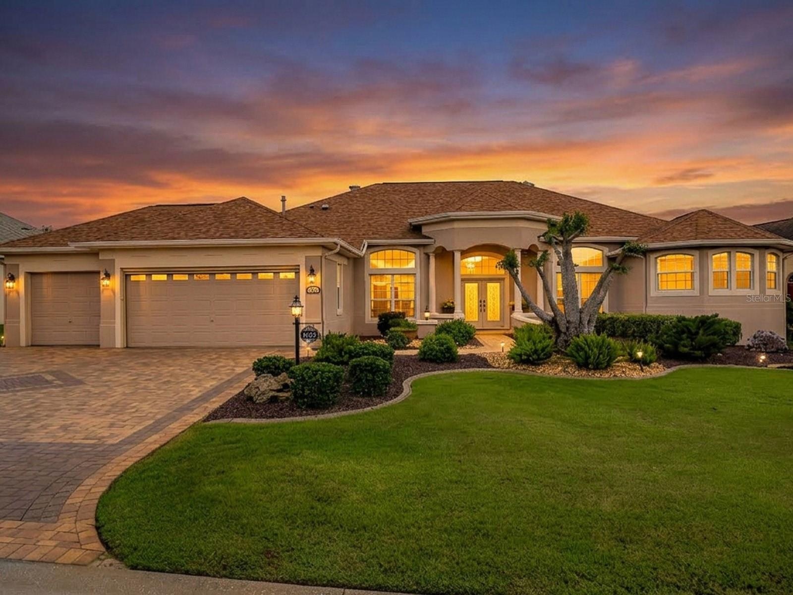 COME SEE THIS SPECTACULAR HOME!!