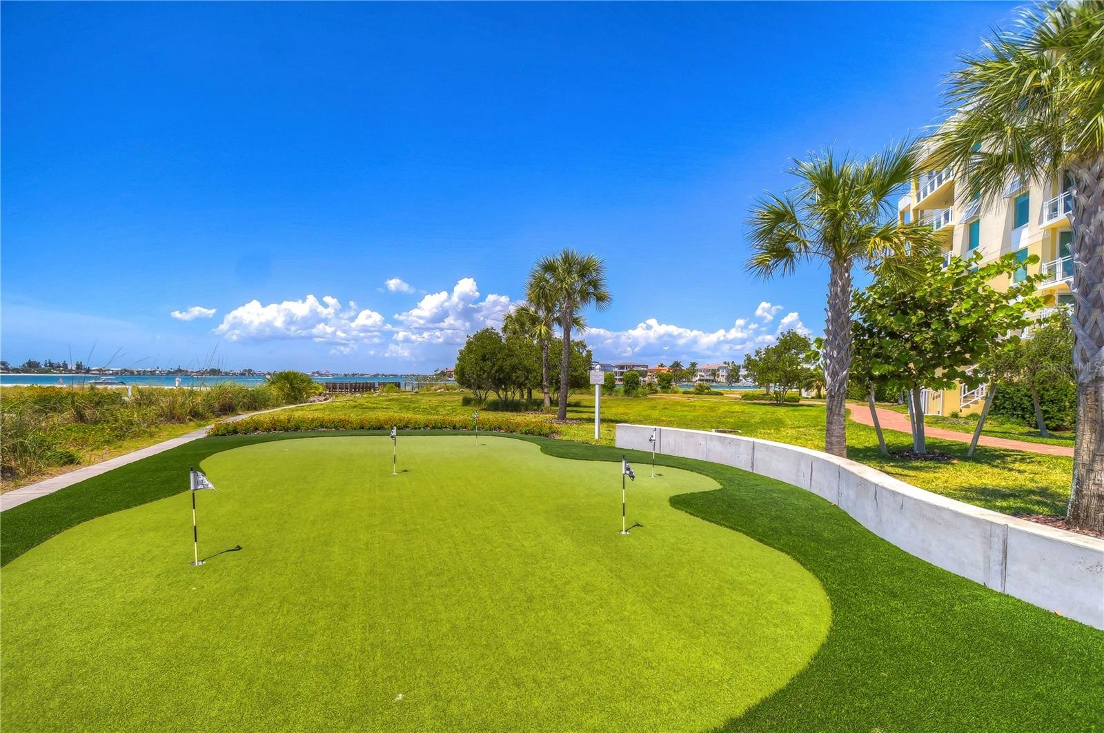 Chipping/putting green