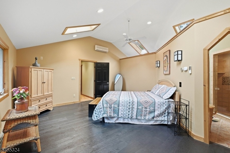 Primary Suite w/skylights